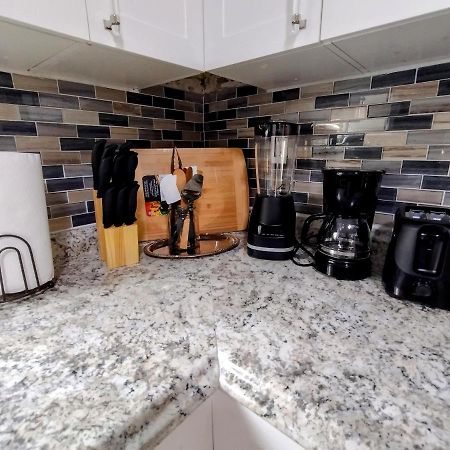 Cheerful 3-Bedroom Home /Ac+ Free Parking North Miami Beach Exteriör bild