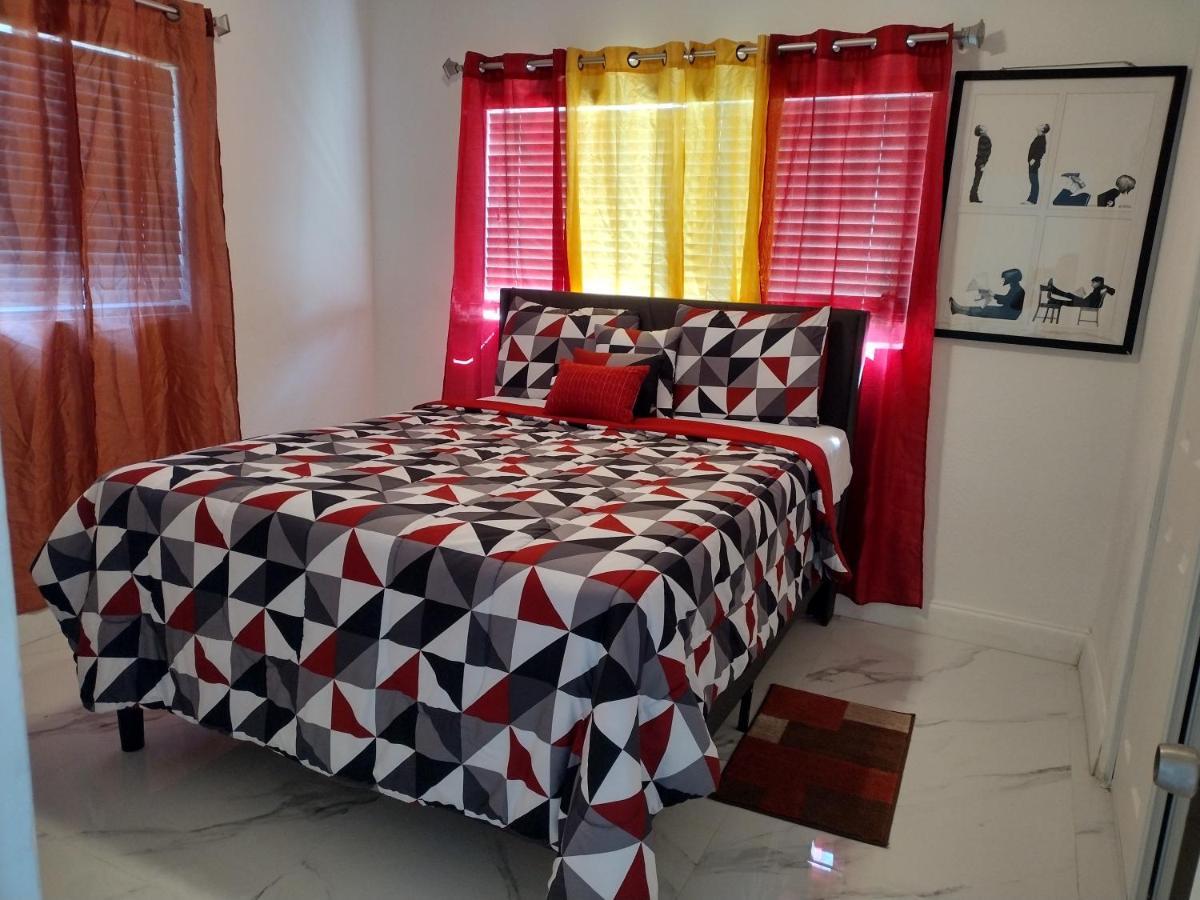 Cheerful 3-Bedroom Home /Ac+ Free Parking North Miami Beach Exteriör bild