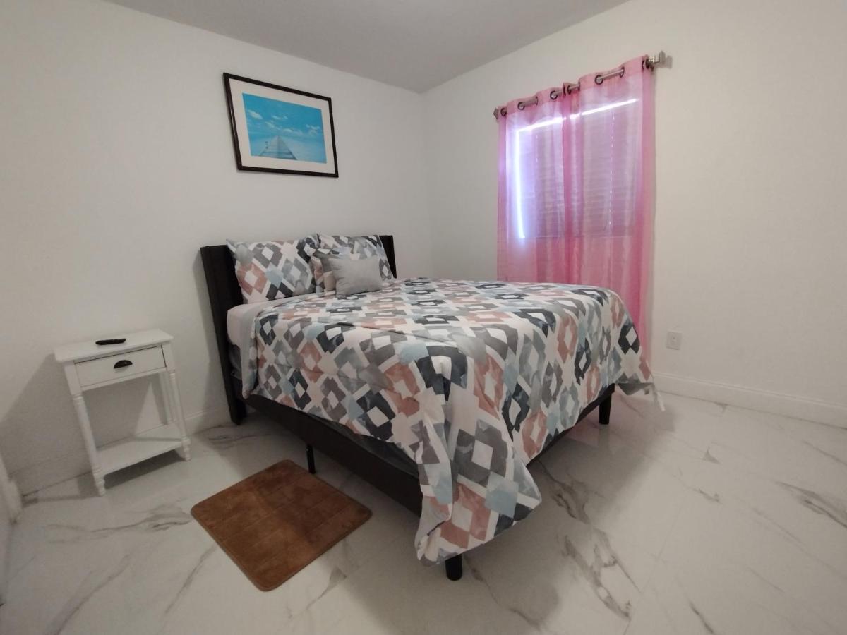 Cheerful 3-Bedroom Home /Ac+ Free Parking North Miami Beach Exteriör bild