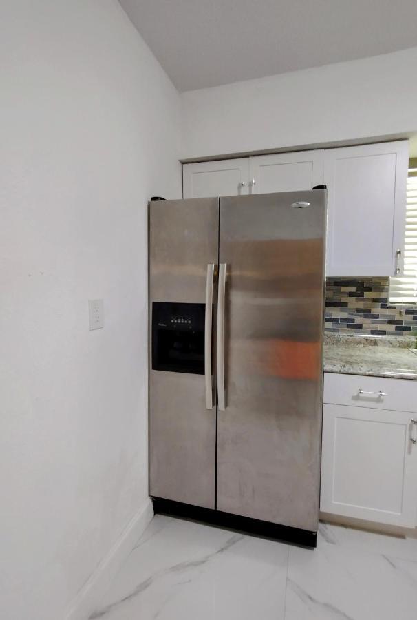 Cheerful 3-Bedroom Home /Ac+ Free Parking North Miami Beach Exteriör bild