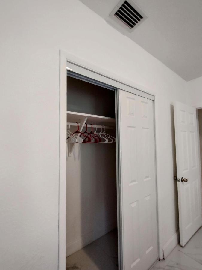 Cheerful 3-Bedroom Home /Ac+ Free Parking North Miami Beach Exteriör bild
