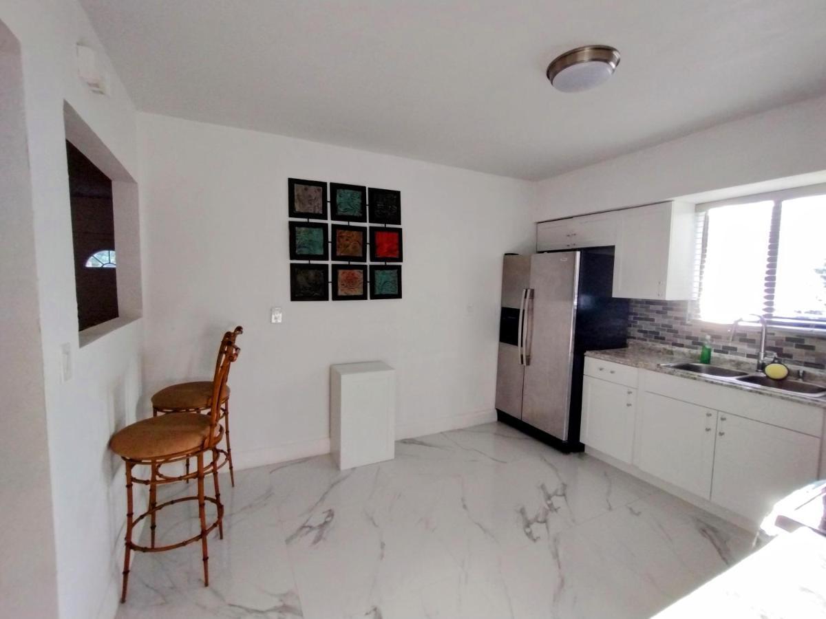 Cheerful 3-Bedroom Home /Ac+ Free Parking North Miami Beach Exteriör bild