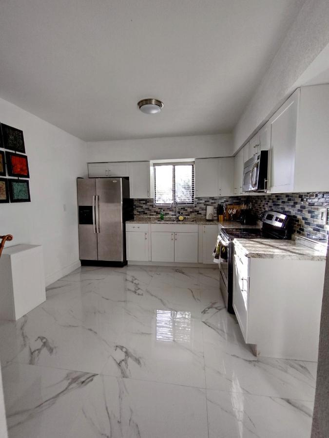 Cheerful 3-Bedroom Home /Ac+ Free Parking North Miami Beach Exteriör bild