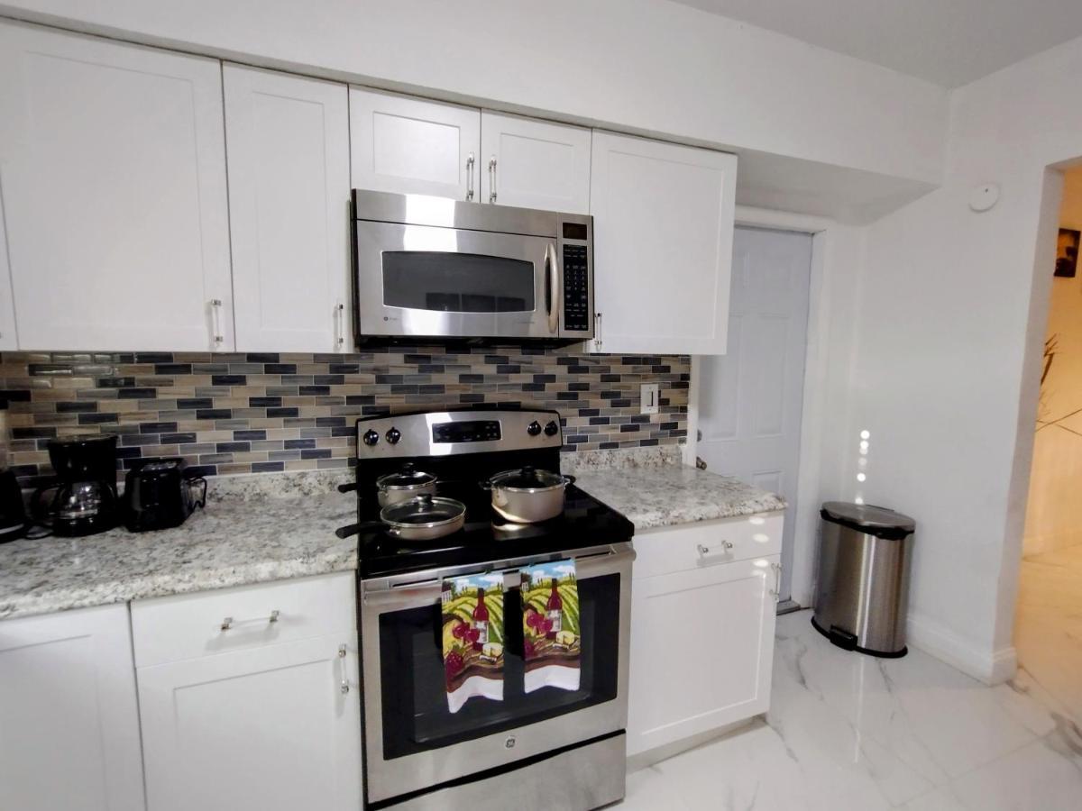 Cheerful 3-Bedroom Home /Ac+ Free Parking North Miami Beach Exteriör bild