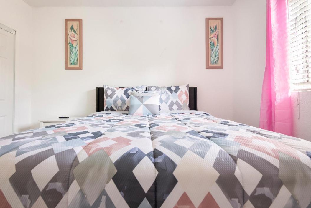 Cheerful 3-Bedroom Home /Ac+ Free Parking North Miami Beach Exteriör bild