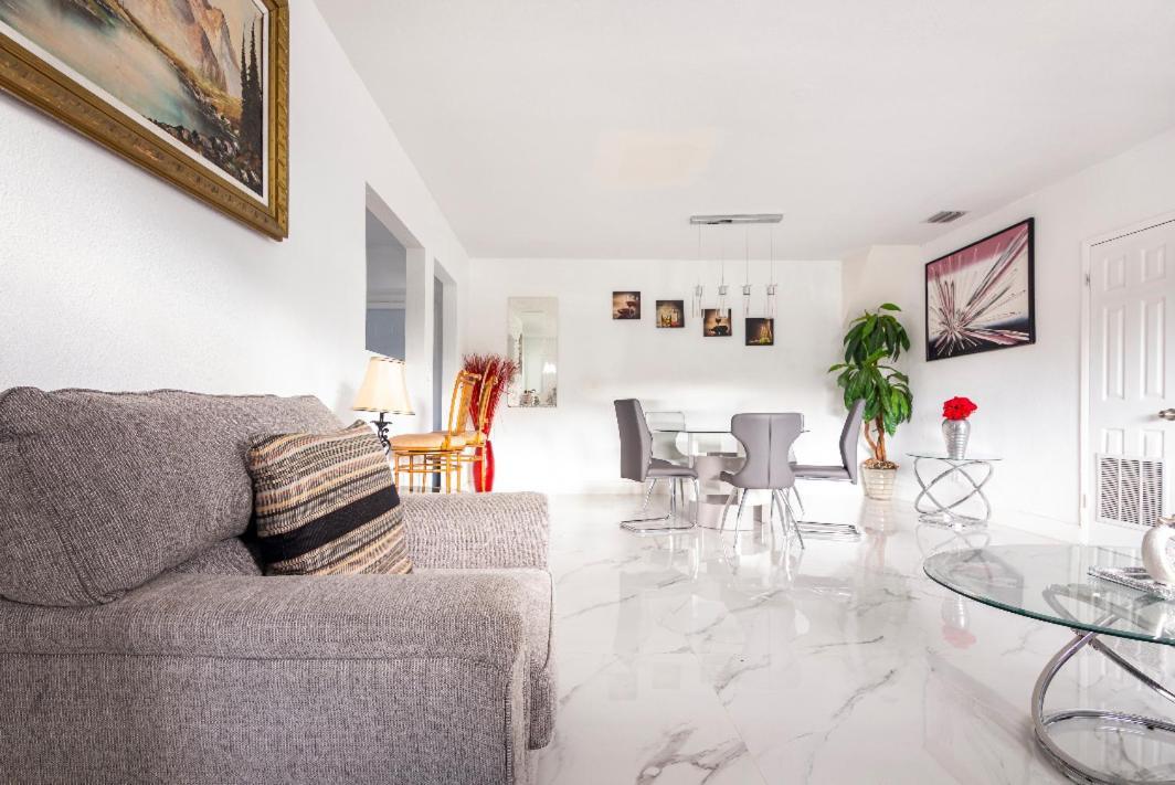 Cheerful 3-Bedroom Home /Ac+ Free Parking North Miami Beach Exteriör bild